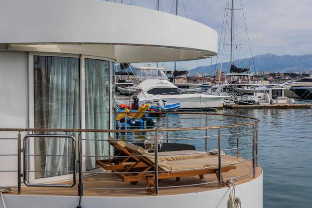 Split: Neobično plovilo na Zapadnoj obali