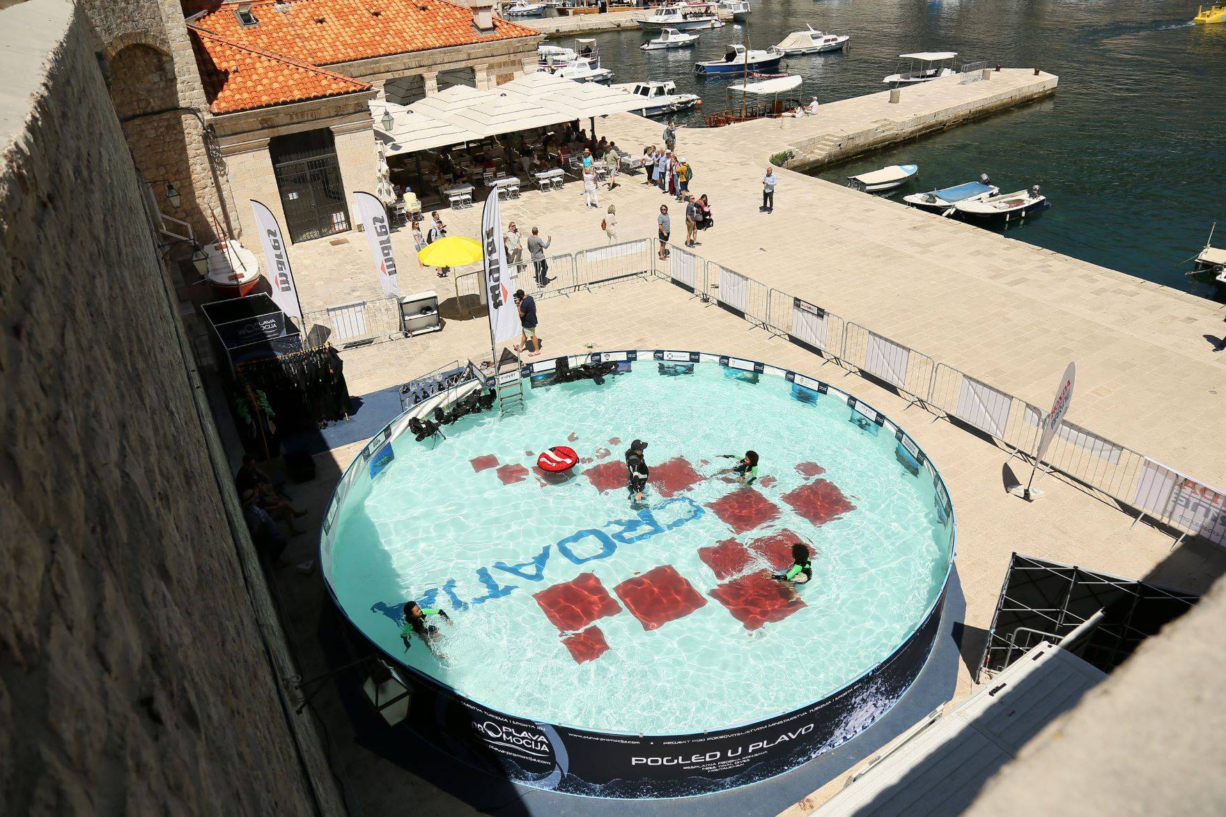 Pogled u plavo u Dubrovniku: U bazenu organizirana podvodna izložba, ronilo se i uz Zidine