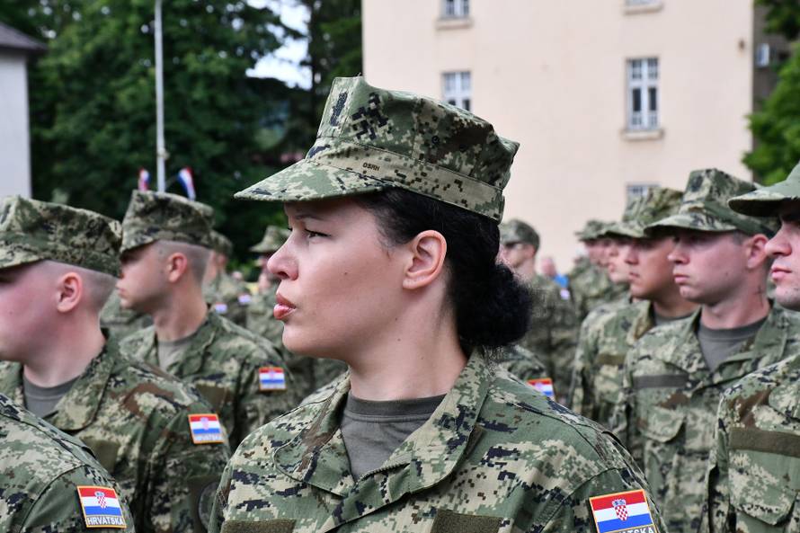 Detalji vojnog roka: Bit će u tri vojarne, a plaća je 1100 eura