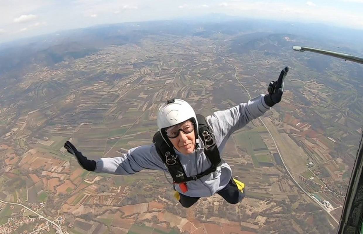 Ibrahim (86) iz Tuzle najstariji je aktivni padobranac u Europi: I liječnici se dive mojoj formi...