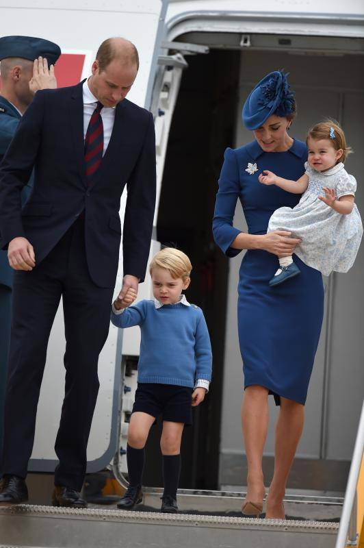 2016 Royal Tour - Day 1 - Arrival at Victoria airport