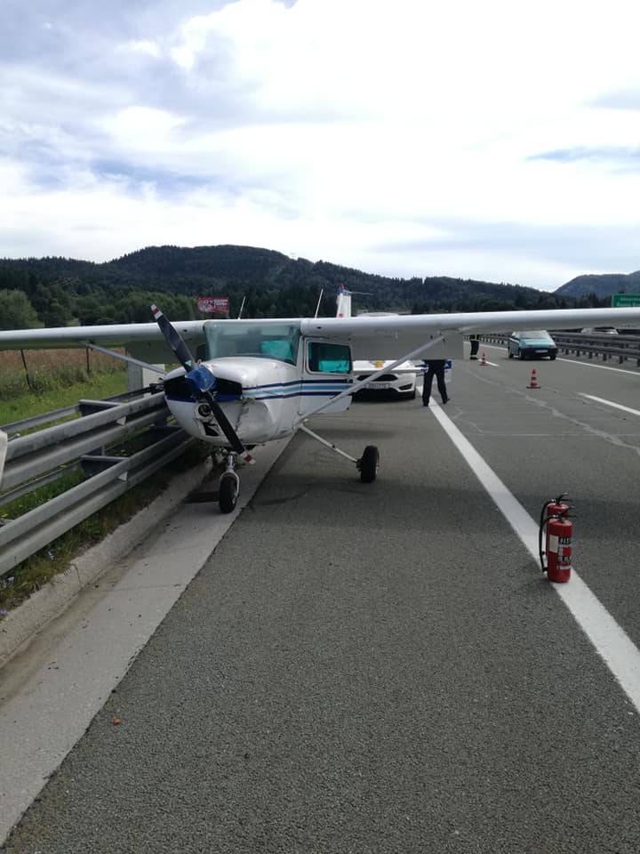 Avion sletio na autocestu: 'On pada, pada. Što je ovo?! Koči!'