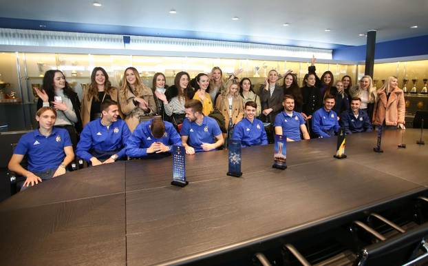 ARHIVA - 2020. Zagreb: Kandidatkinje za izbor Miss Universe družile se s igračima Dinama