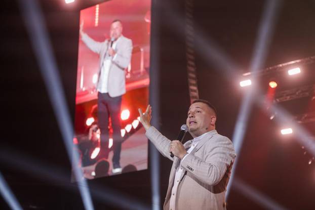 Zagreb: U Areni Zagreb održan koncert "Progledaj srcem"
