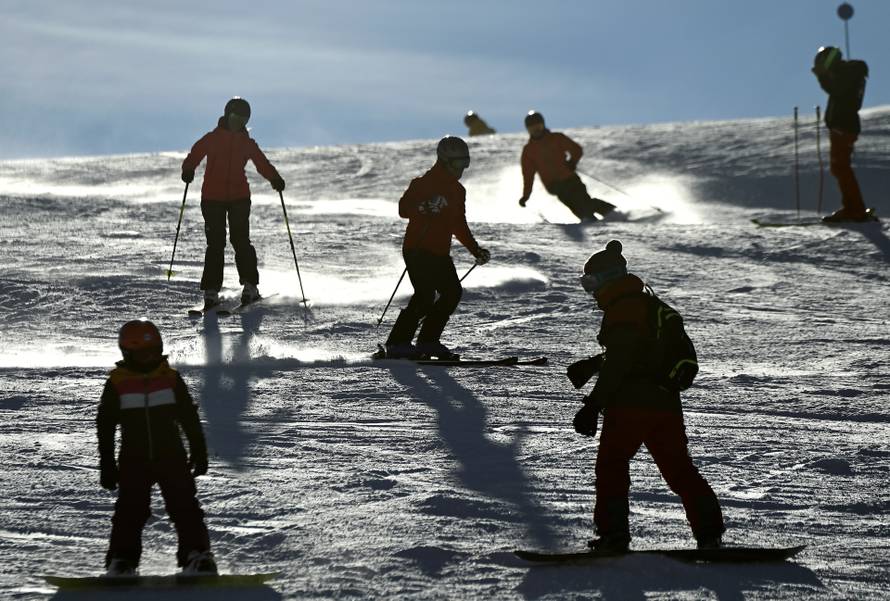 Ski resorts in northern Italy reopen despite rise in coronavirus infections