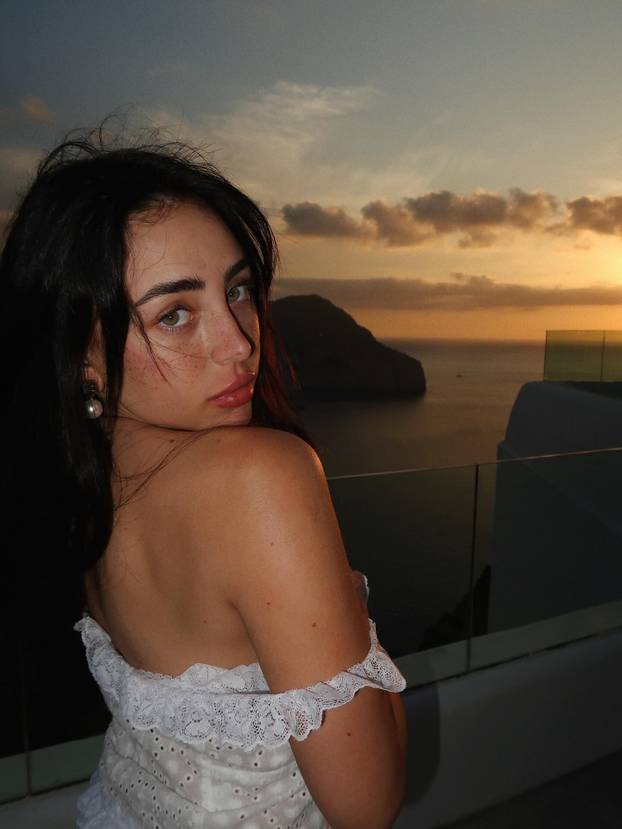 FOTO Argentinska pjevačica je ostavila Yamala zbog realovca?!