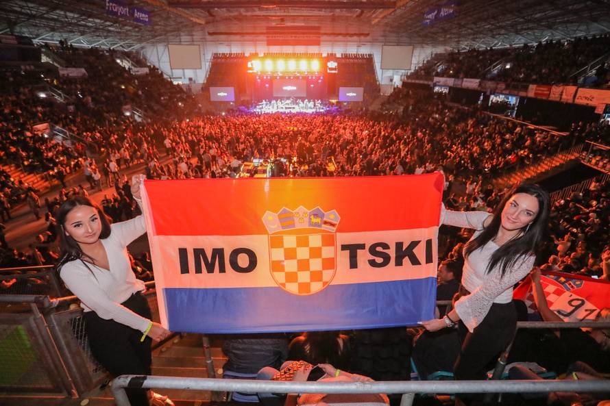 Frankfurt gorio do pet ujutro: 'Na Grdovićev hit trgali majice'