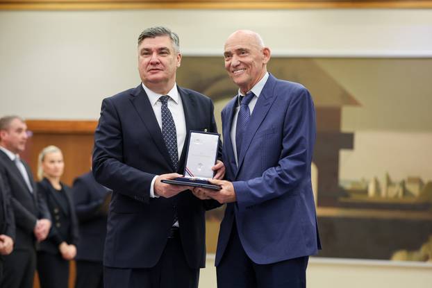 Zagreb: Zoran Milanović uručio odlikovanja i priznanja zaslužnim pojedincima i organizacijama iz područja kulture, znanosti, sporta i gospodarstva