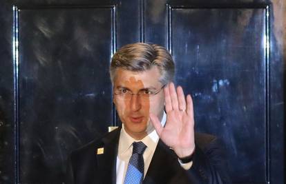 Plenković se slikao kod kraljice pa otišao kod premijera Borisa