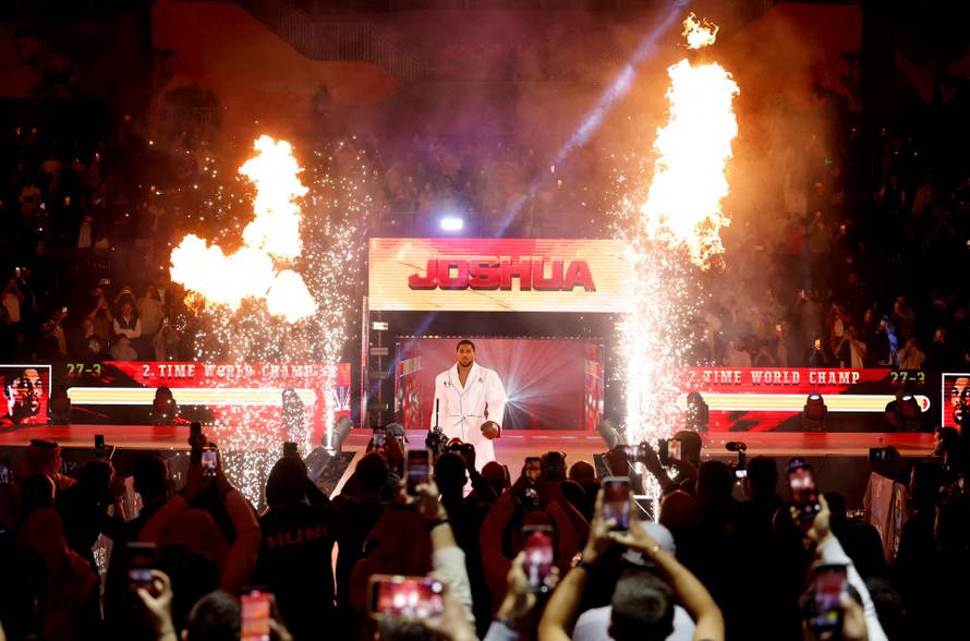 Anthony Joshua v Francis Ngannou