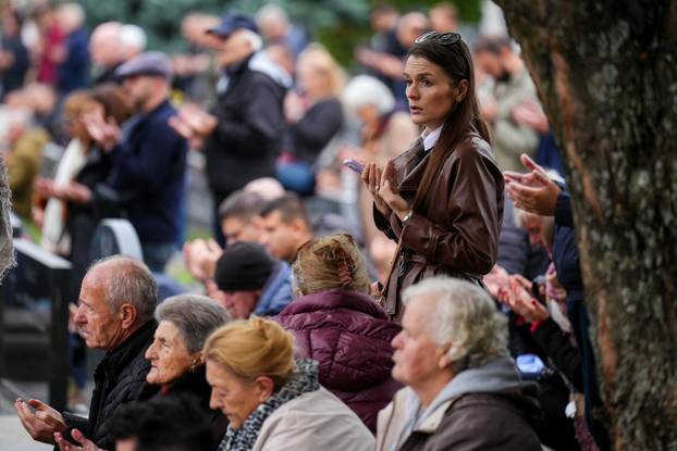 Sarajevo: Posljednji ispraćaj Halida Bešlića na gradskom groblju Bare