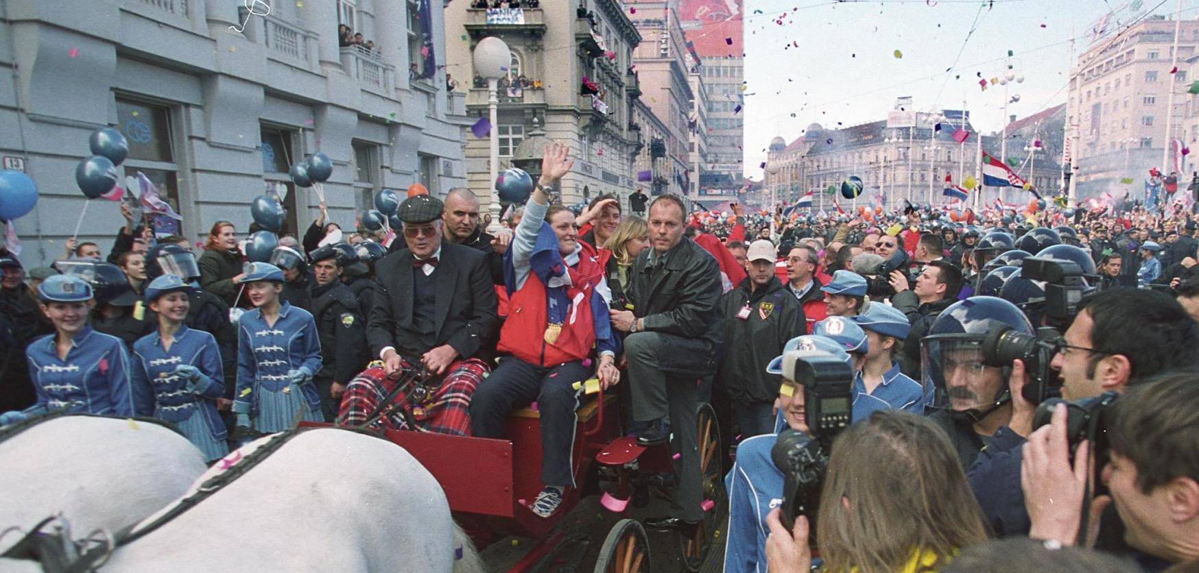 Janici se i nebo poklonilo: Prije 15 godina Jelačić plac je gorio