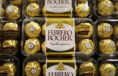 VIDEO Pokazali kako se pravilno otvara  Ferrero Rocher i začudili mnoge: A zato je tu naljepnica?!