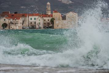 Olujno jugo u Ka&scaron;telima
