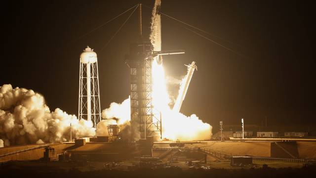 SpaceX Falcon 9 rocket lifts off to ISS from Kennedy Space Center