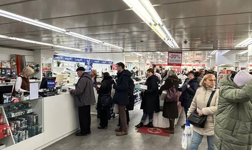 FOTO Velika rasprodaja zbog zatvaranja Name: 'Du&cacute;ani su krcati, ovako nije niti za Bo&zcaron;i&cacute;'