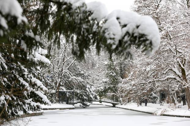 Zagreb: Snježno prijepodne u zoološkom vrtu