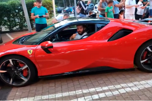 VIDEO Jurilice se pokazale na Lošinju: 'Mate, a di baš Ferrari?'