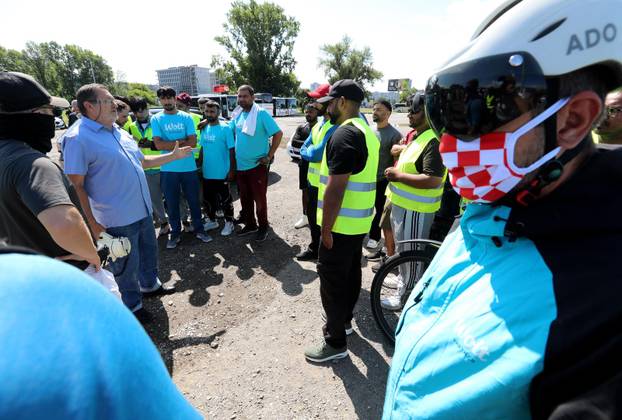 Zagreb: Radnici Wolta koji prosvjeduju okupili su se ispred Velesajma