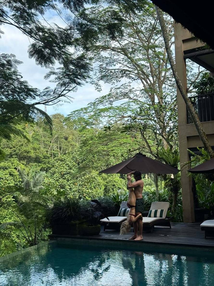 Sve naopačke, pa i Maja Šuput: Mi u kaputima, oni u badiću