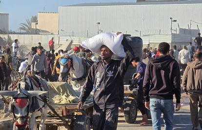 Kaos u Gazi: Tisuće izgladnjelih Palestinaca opljačkale skladište UN-a s hranom, više je mrtvih!