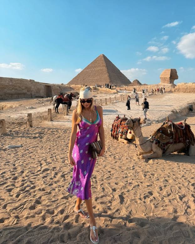 FOTO Talijanska voditeljica je konkurencija Diletti Leotti pred kamerama! Bila je i misica...