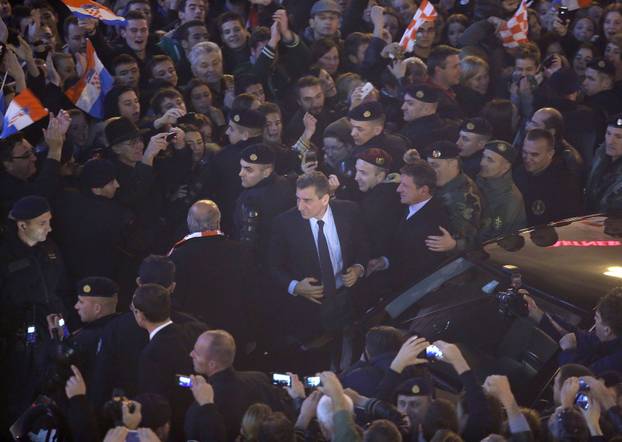 Zagreb: Generali se obratili okupljenim gra?anima na Trgu bana Jela?i?a