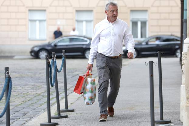 Zagreb: ?lanovi vladaju?e koalicije dolaze na sastanak u Banske dvore