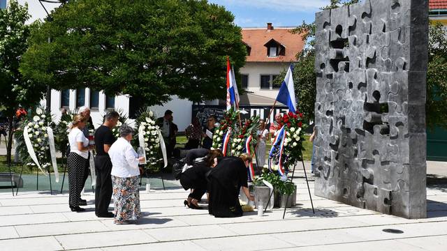 Slavonski Brod: Susret sjećanja na poginulu djecu u Domovinskom ratu "Mali križ - velika žrtva"