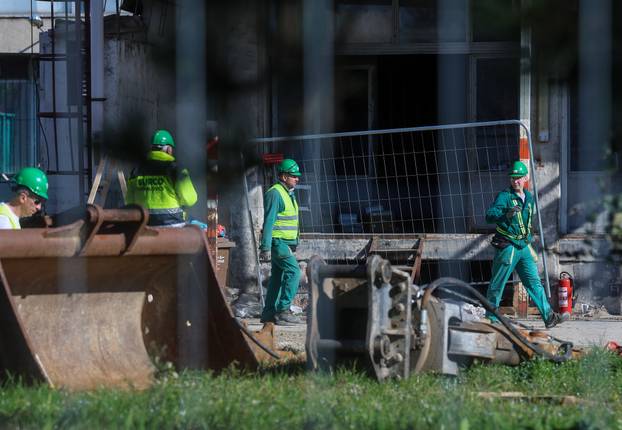 Zagreb: Bageri ruše popratni dio Vjesnikovog nebodera