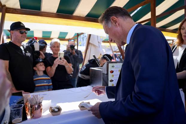 Zadar: Predsjednik Hrvatskog sabora Gordan Jandroković obišao je manifestaciju pod nazivom „Pijat na Pijaci“ 
