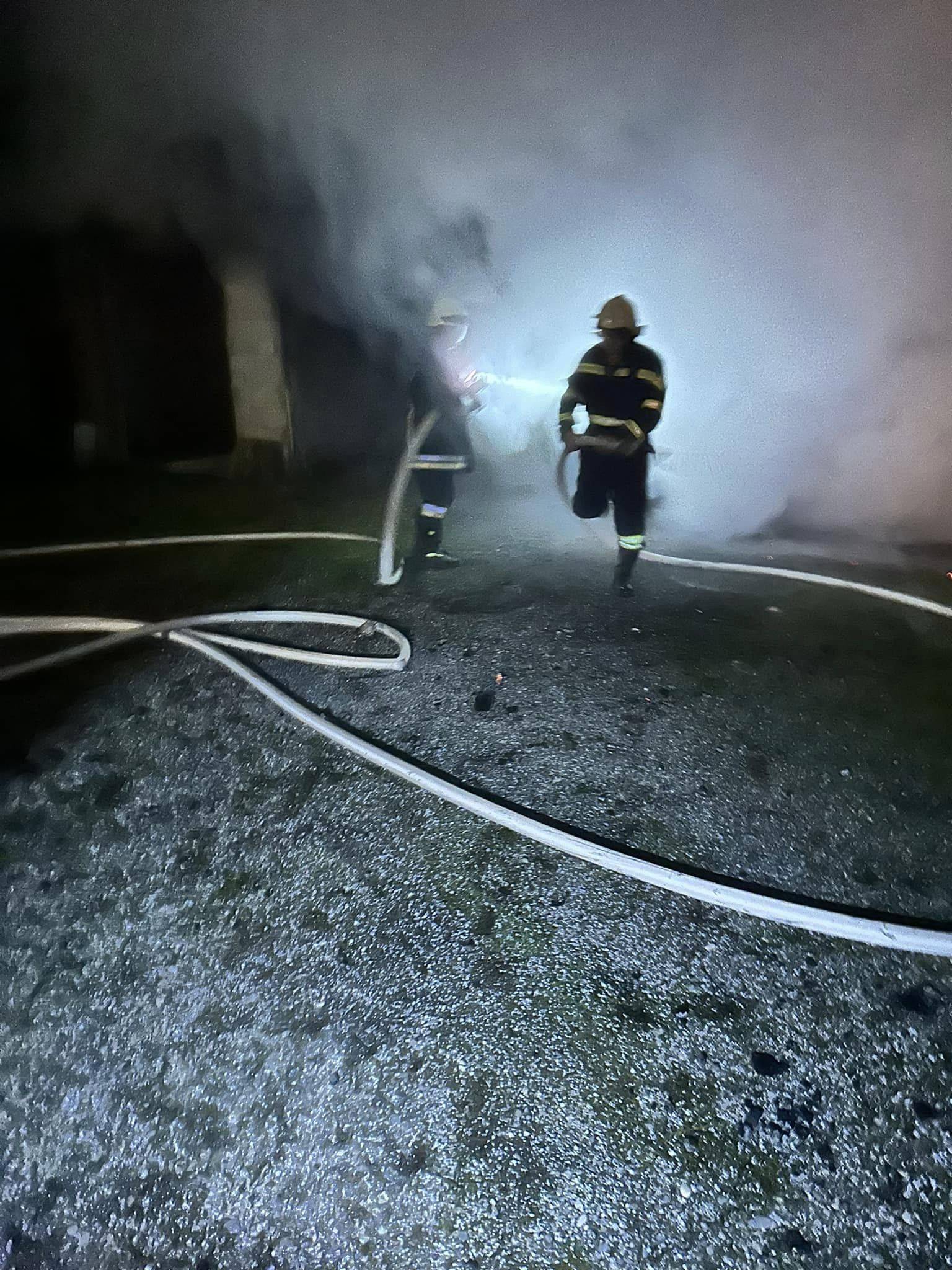 Buktinja u Turopolju: Plinska boca eksplodirala je u garaži, vatra zahvatila i automobile