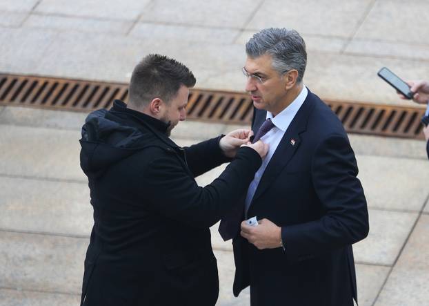 Zagreb: Dolazak politi&ccaron;ara u Nacionalnu i sveu&ccaron;ili&scaron;nu knji&zcaron;nicu