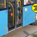 VIDEO Voza&ccaron; busa putnike vozio s puknutim vratima: 'Ljudi su vikali, nije stao.' Oglasio se ZET
