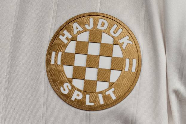 FOTO Hajduk je predstavio treći dres. Slavi 100 godina operete