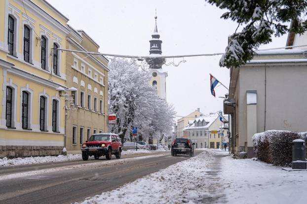 U Gospiću je izmjereno 16 cm snijega