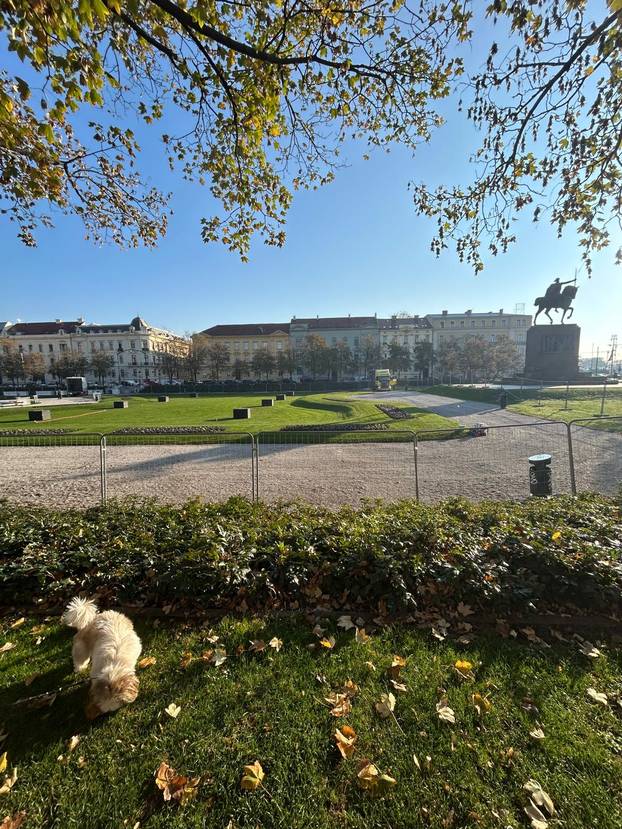 FOTO U Zagrebu se pripremaju za Advent: Slaže se klizalište...