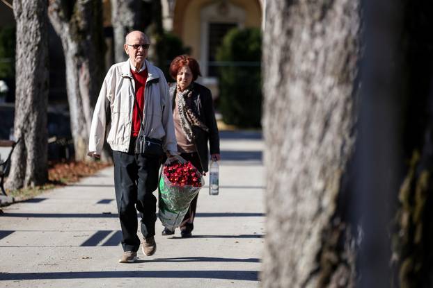 Zagreb: Svi sveti groblja poznatih osoba
