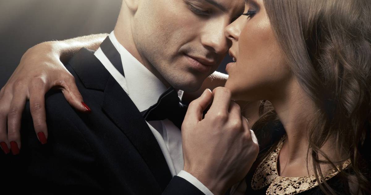 Identifying 3 Signs That Love to Flirt and Attract Women with their Sexiness and Charisma
