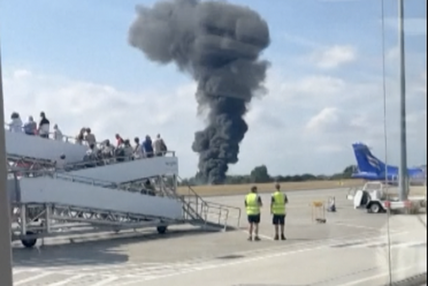 Dim s piste nakon pada malog zrakoplova