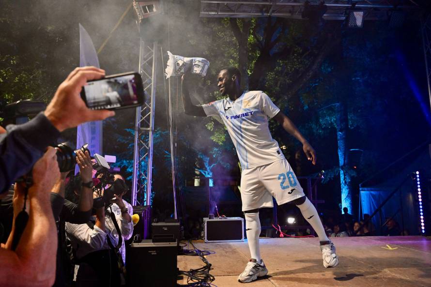 VIDEO Rijeka predstavila novu garnituru dresova. Produžili su suradnju s Jurajem Zigmanom