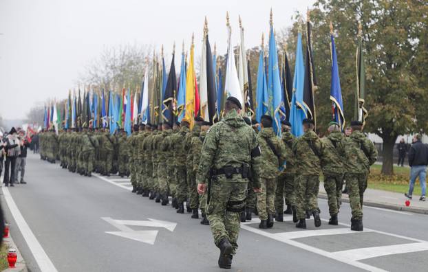 Vukovar: Kolona sjećanja prolazi pored Vodotornja