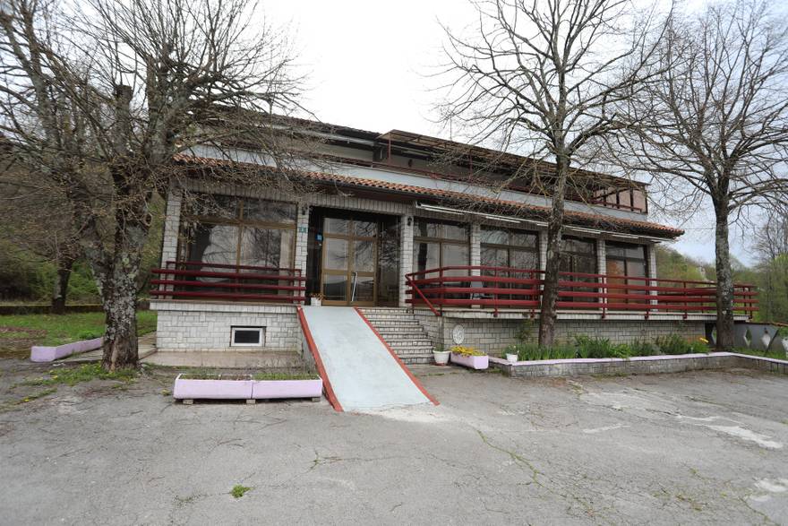 'Vlasnik Doma je po cijele dane kockao. Žicao je novac, s troje djece i ženom se čak uselio tu'