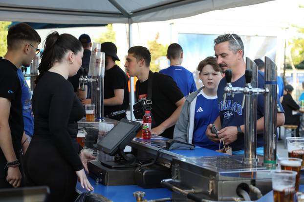 Zagreb: Organizirano gledanje utakmice uz stadion Maksimir između RIjeke i Diname