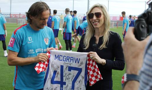 FOTO Prvo fotkanje i dru&zcaron;enje s veleposlanicom SAD-a, a onda na posao! 'Vatreni' bruse formu
