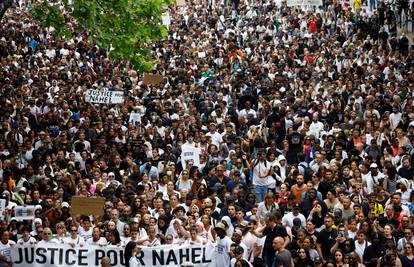 Nemiri se šire Francuskom, tisuće građana marširaju u spomen na ubijenog tinejdžera