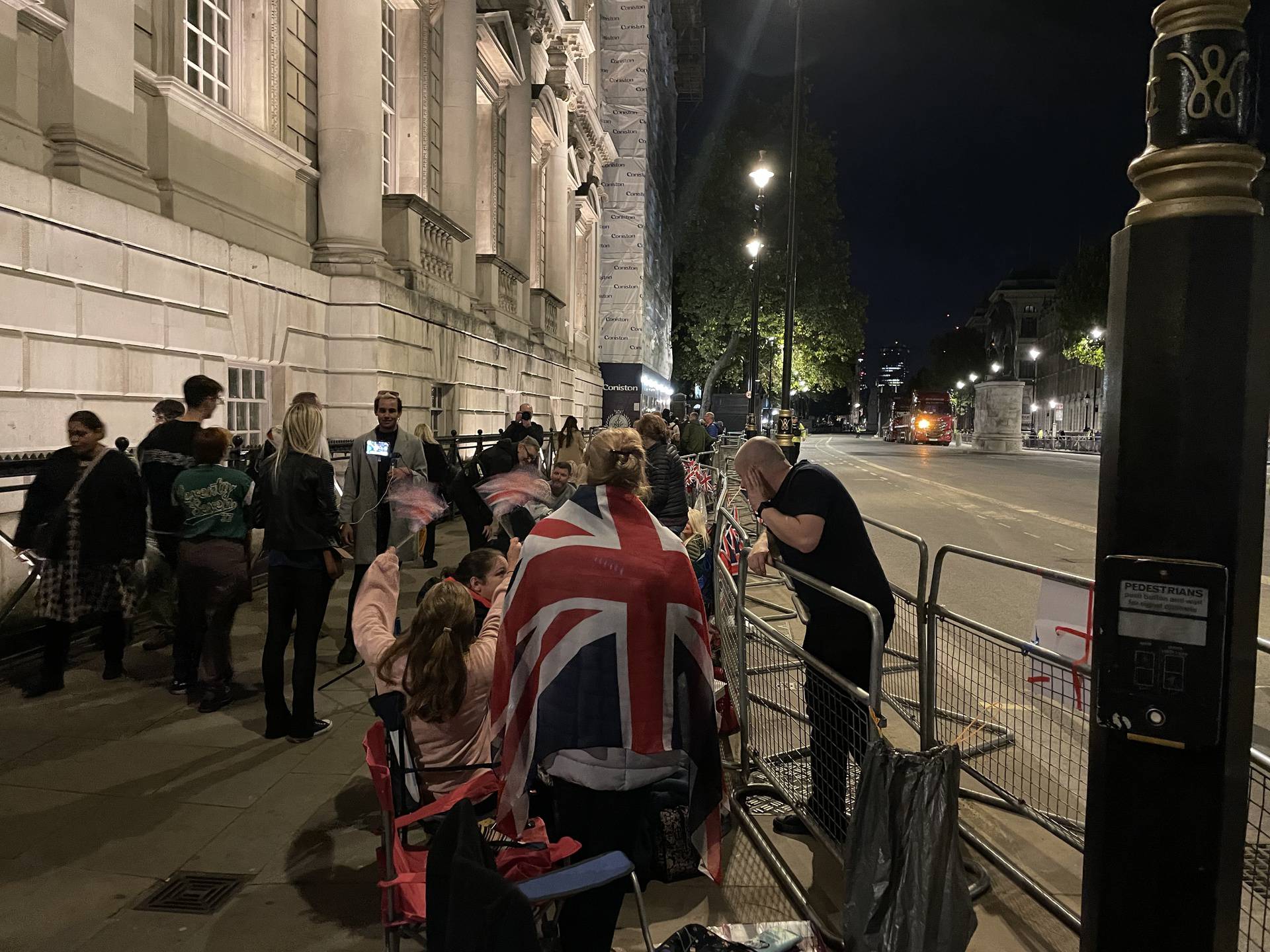 FOTO Ulice Londona ususret sprovodu kraljice Elizabete II.