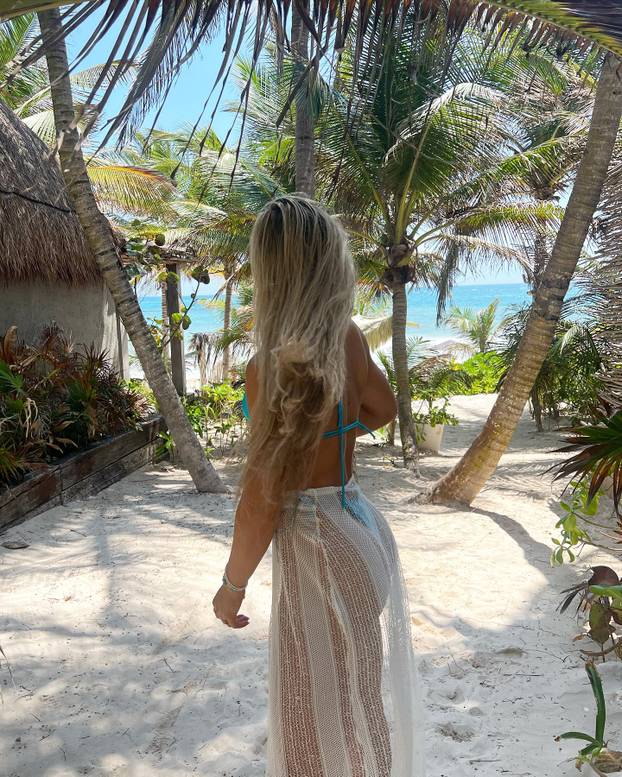 FOTO Jutta je čudo! Evo kako izgleda kad iz kombinezona uskoči u bikini. I tada dominira