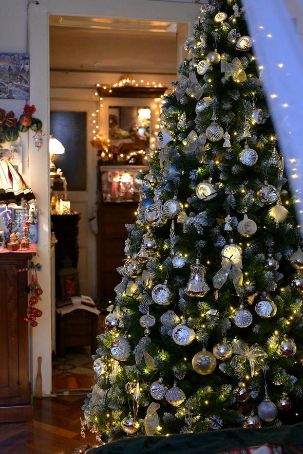 24SATA Zagreb: Stan ukrašen blagdanskim dekoracijama