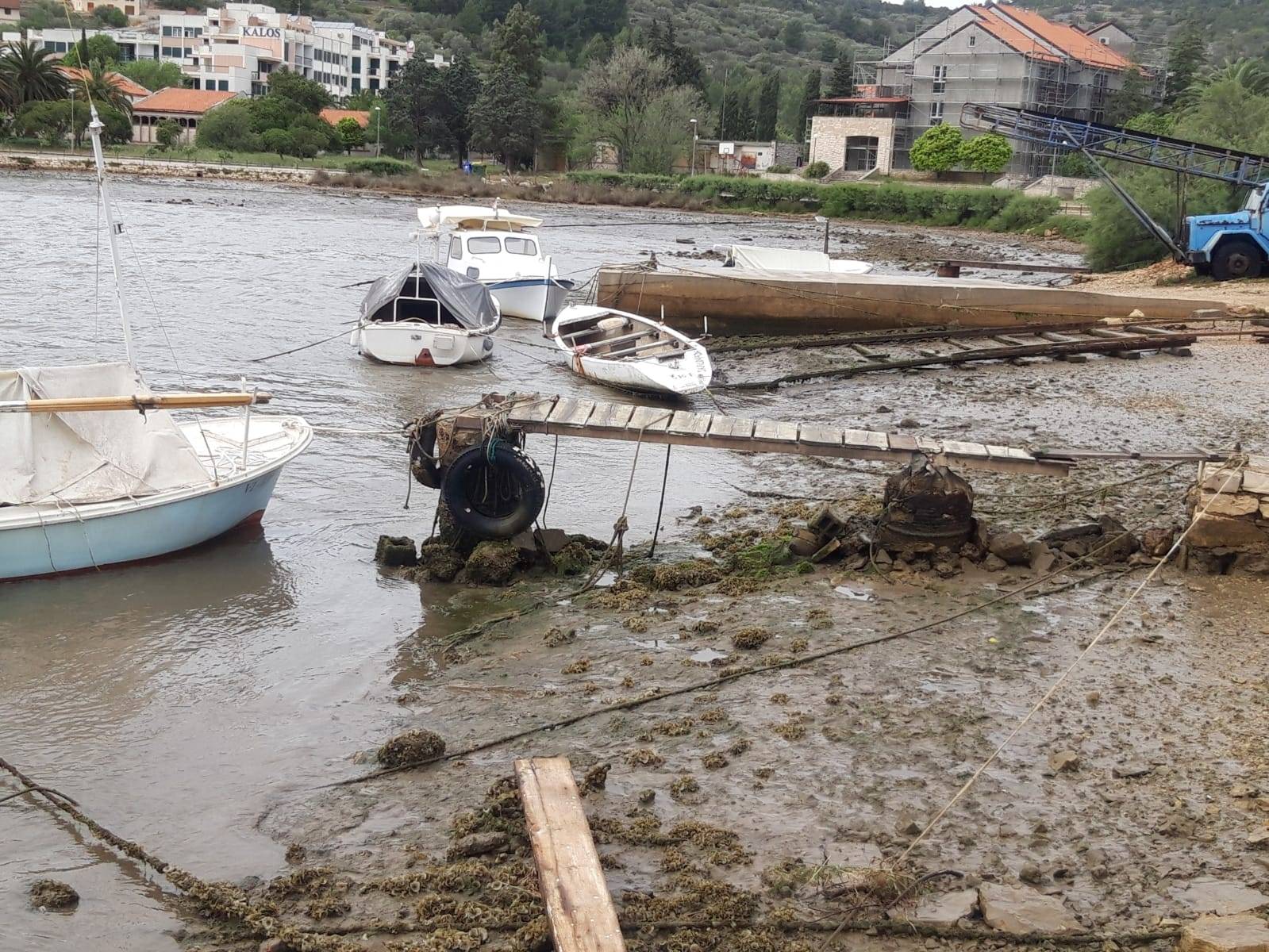 Meteorološki tsunami pogodio Velu Luku, nasukale se brodice